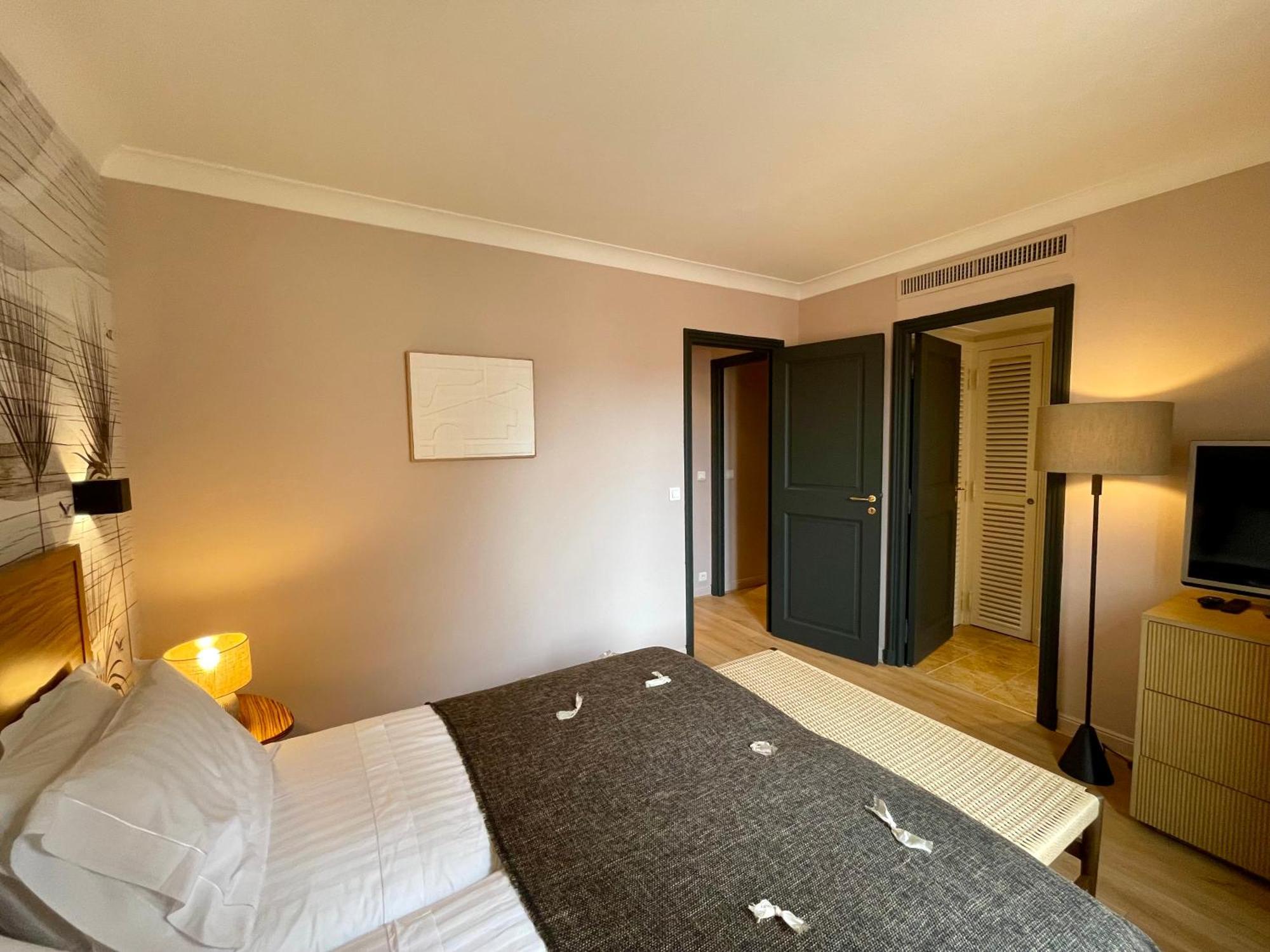 Appartement Coeur De Saint-Tropez - 2 Chambres - Terrasse - Parking