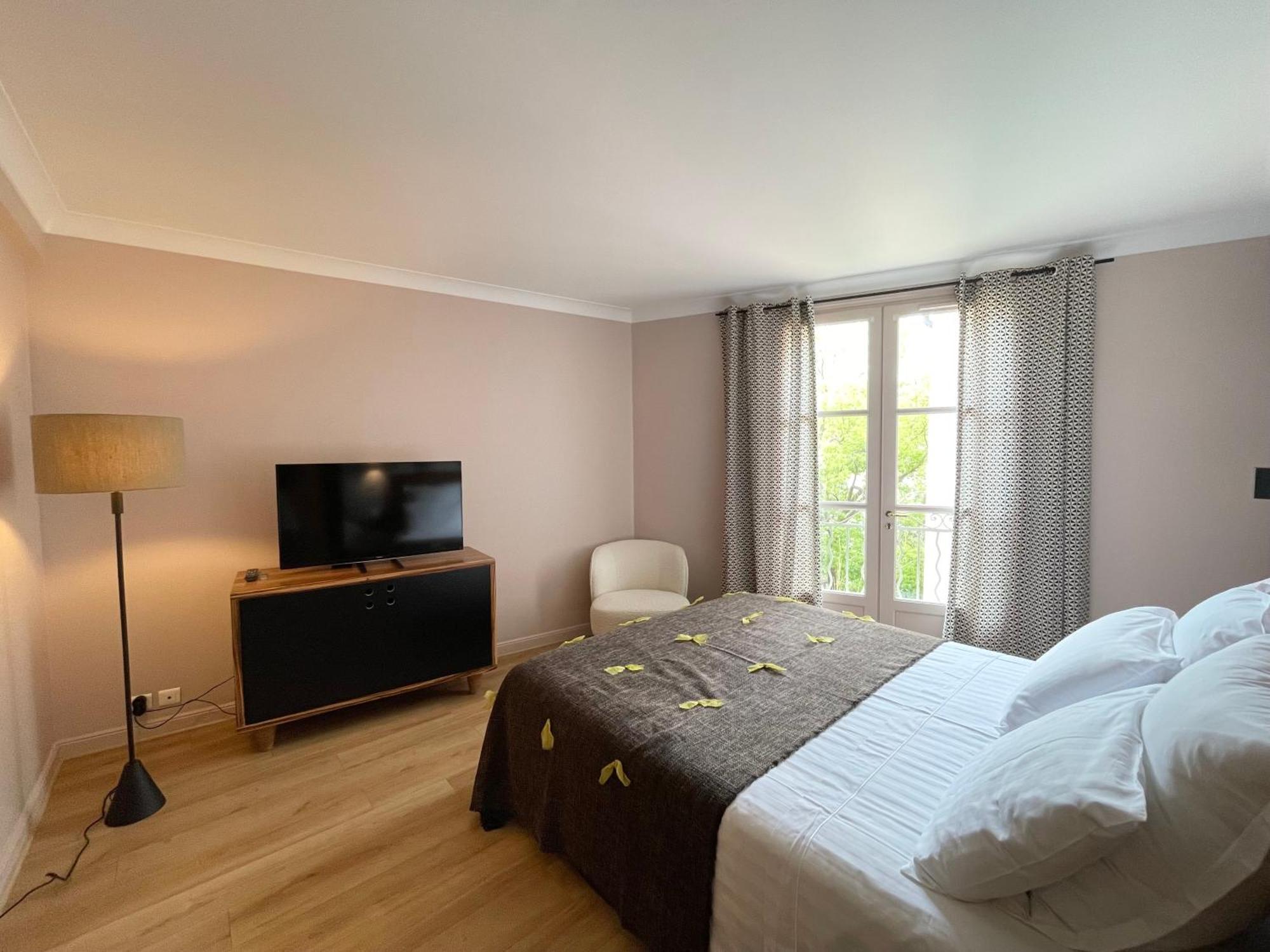 Coeur De Saint-Tropez - 2 Chambres - Terrasse - Parking *